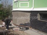 Отделка цоколя клинкерной плиткой.